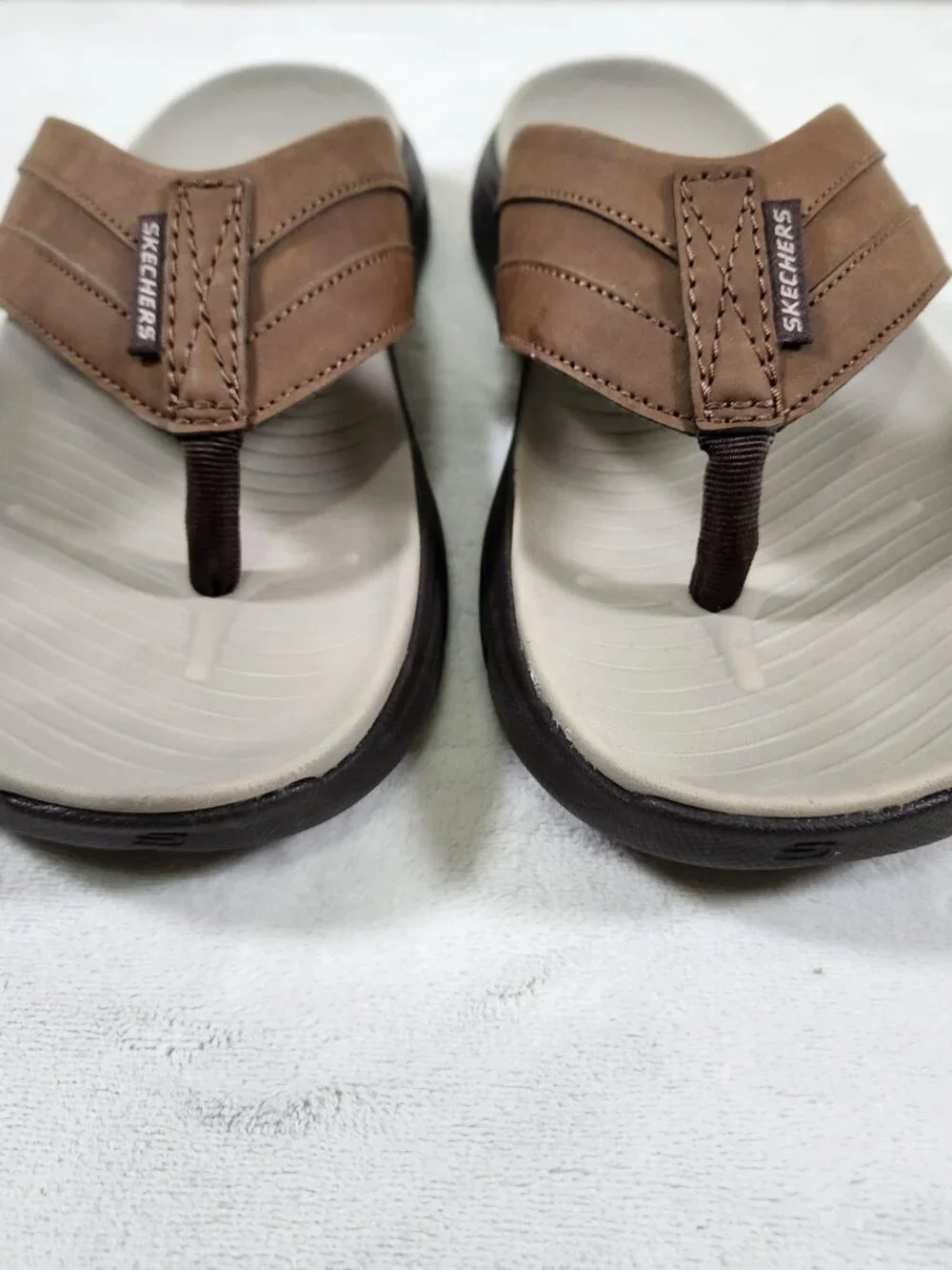 Skechers Mens Size 13 Flip Flop Sandals Shoes Relaxed Fit Luxe Foam Brown